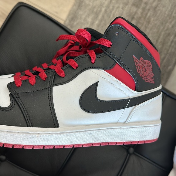 Red black and white air jordans worn once no creases size 15, no box - Picture 8 of 8